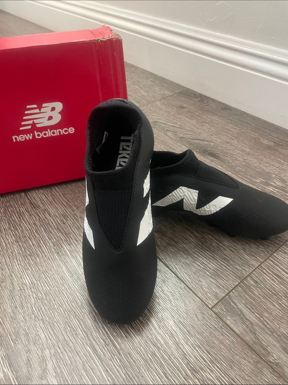 NIB New Balance Kids Tekela Magique FG V4+ slip-on soccer cleats WIDE
